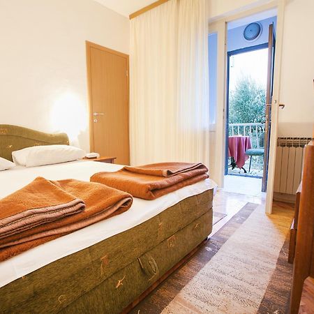 Mali Milocer Bay Accommodation Sveti Stefan Chambre photo